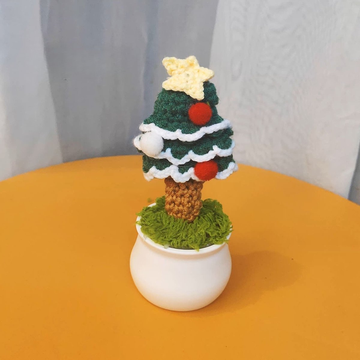 Crochet Christmas Pot Décor - Small Beauty
