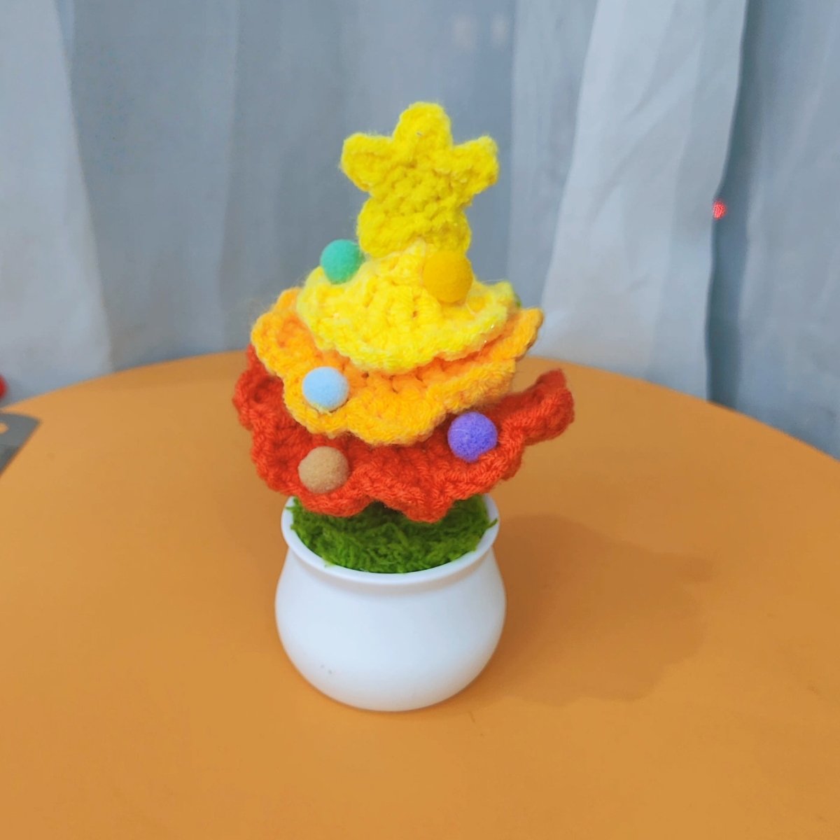 Crochet Christmas Pot Décor - Small Beauty